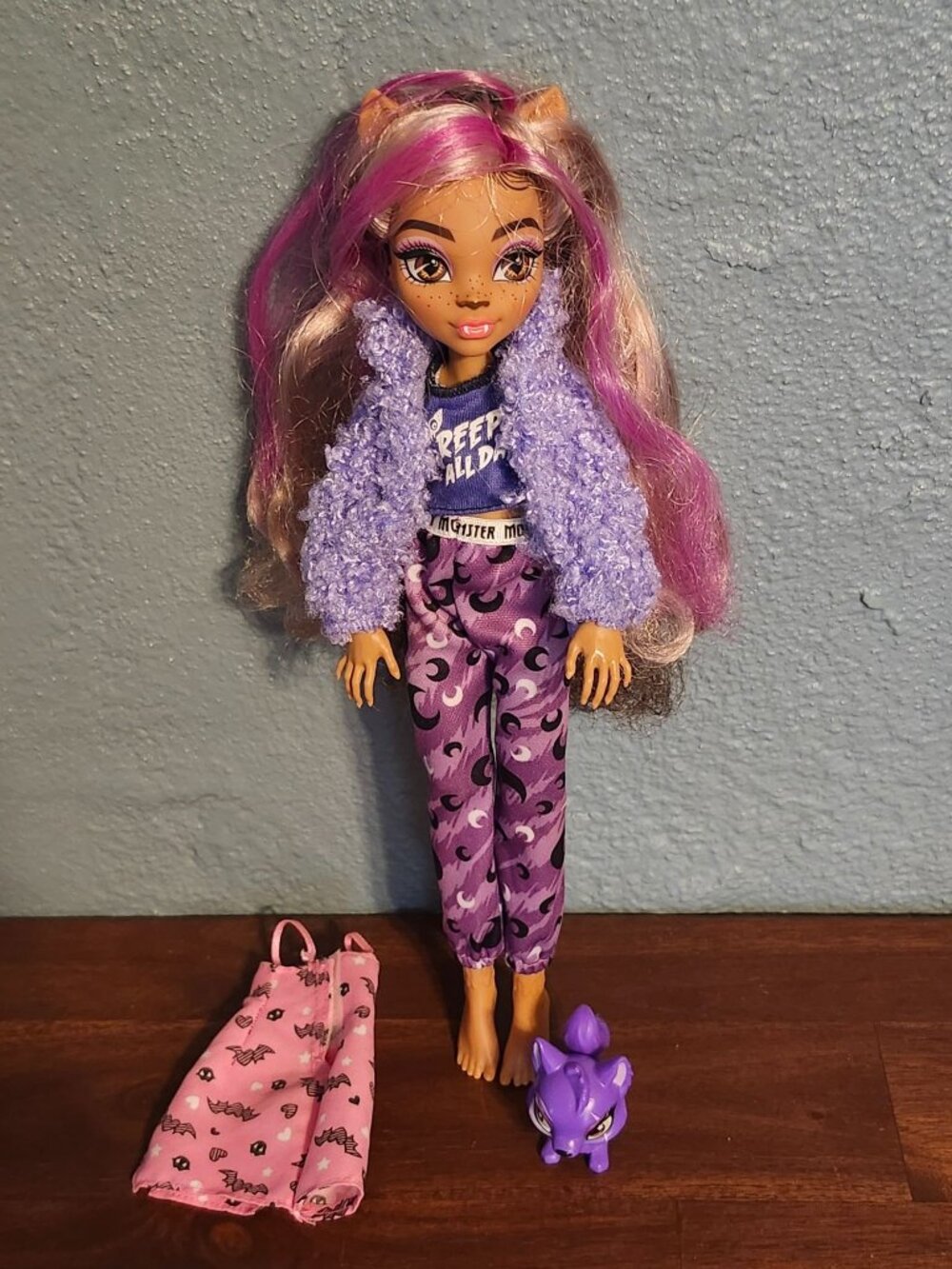 Monster High Creepover Party Clawdeen Wolf Doll w/ Crescent & Gore Ganizer Dress